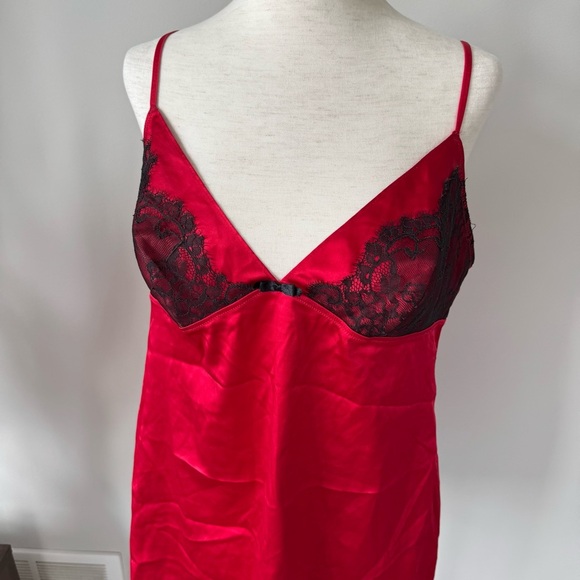 Victoria’s Secret Slip Elegant Red Lace Trim Chemise - Picture 6 of 7